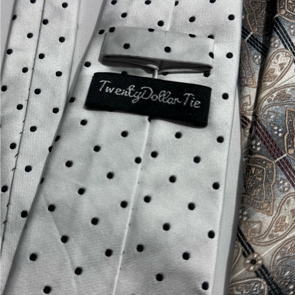 LOT OF 5 MENS TIES. BRANDS- TWENTY DOLLAR TIE, BRAND Q, FILO A MUNO, AVANTI UOMO - Picture 5 of 6